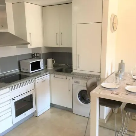 Modern 1 Bedroom Apartment, In Apartmán *